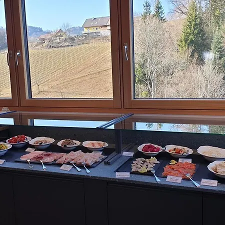 מלון Landgut Am Poessnitzberg