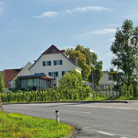 Landgut Am Poessnitzberg מלון ליוצכאך