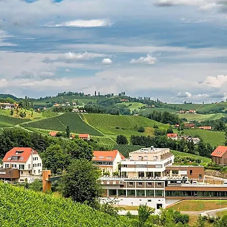 Landgut Am Poessnitzberg Otel 4*