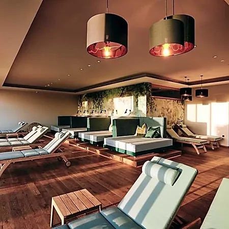 Landgut Am Poessnitzberg 4*