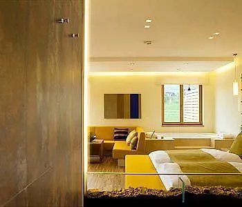 Landgut Am Poessnitzberg מלון 4*