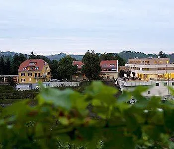 Landgut Am Poessnitzberg Otel 4*